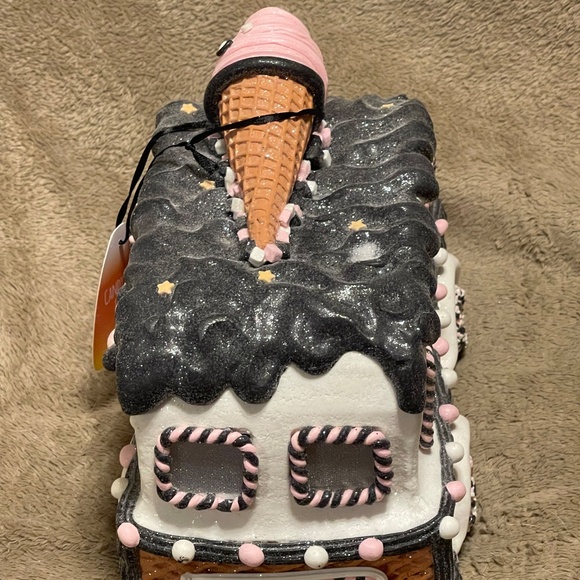 Candy Corn Lane LED Lighted Halloween Gingerbread Ice Cream Van - Picture 5 of 9